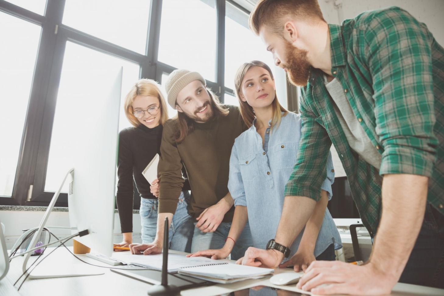 Mentor conducting investment strategy workshop